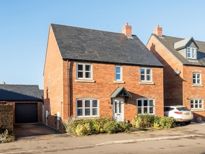 4 Bed House For Sale in Banbury, Oxfordshire, OX16 - 5260860