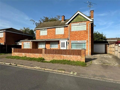 4 Bedroom Detached House For Sale In Farnborough, Hampshire