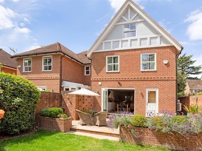 4 bedroom property to let in Cromwell Gardens Marlow SL7