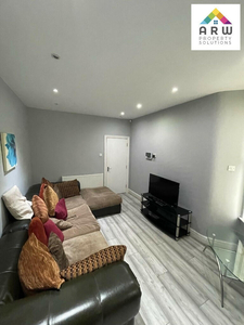 5 bedroom end of terrace house for rent in Oakdale Road, Liverpool, Merseyside, L18