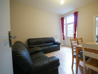 5 bedroom terraced house for rent in Raddlebarn Road, Selly Oak - student property, B29