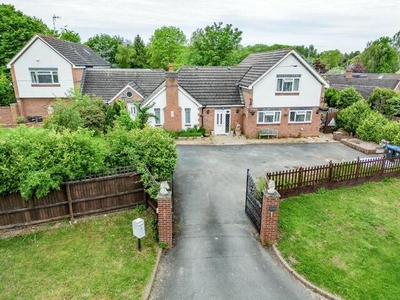 6 Bedroom Detached House For Sale In Mappleborough Green