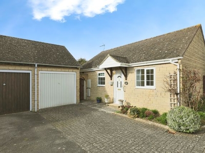 Bungalow for sale in Averill Close, Broadway, Worcestershire WR12