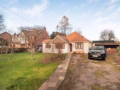 Bungalow for sale in The Glade, Fetcham, Leatherhead KT22