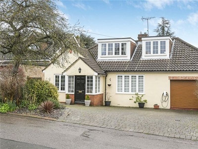 Country house for sale in Heathbrow Road, Welwyn, Hertfordshire AL6