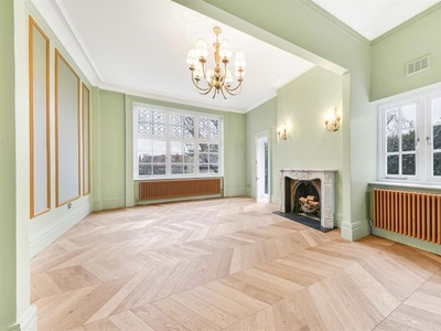 Flat for sale in Lyndhurst Road, London NW3
