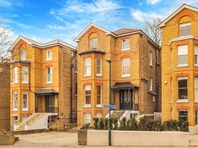 Flat for sale in Onslow Road, Richmond TW10