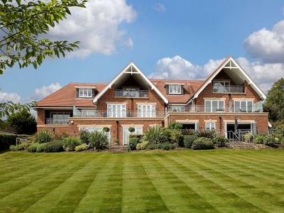 Flat for sale in Penn Road, Knotty Green, Beaconsfield HP9