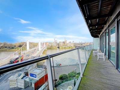 Flat for sale in Queens Town Road, Wandsworth, London SW8