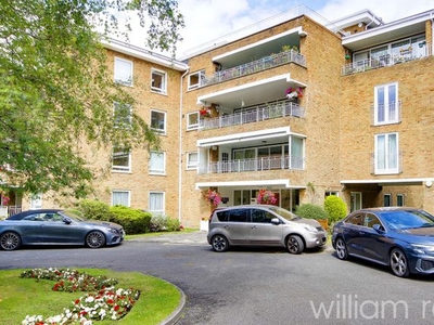 Flat for sale in Sunset Avenue, Woodford Green IG8