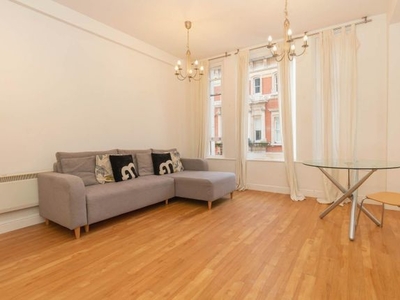 Flat to rent in Essex House, Temple Street B2