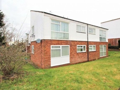 Flat to rent in Pennine Road, Bromsgrove B61