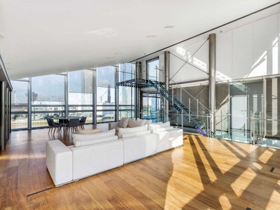 Penthouse for sale in The Montevetro Building, Battersea Church Road SW11