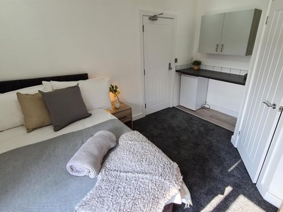 Room to rent in Queens Road, Erdington, Birmingham B23
