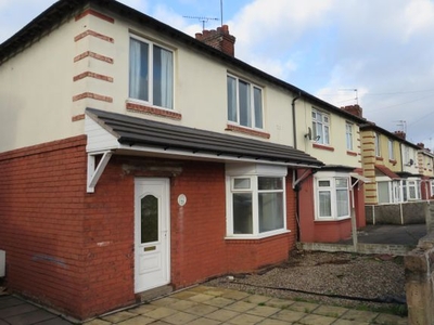 Semi-detached house to rent in Fountain Lane, Oldbury B69