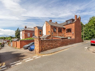 Town house for sale in London Road, Worcester WR5