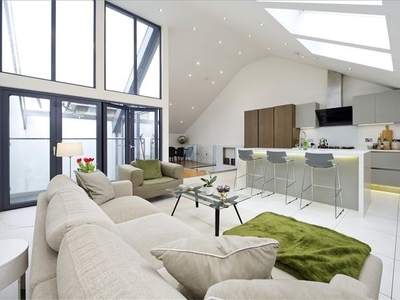 Town house for sale in Townhouse Mews, London W12
