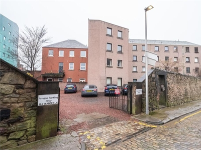1 bed first floor flat for sale in Abbeyhill