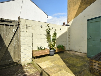 1 Bed Flat, New Road, PO2