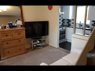 1 Bedroom End Of Terrace House For Rent In Hampton