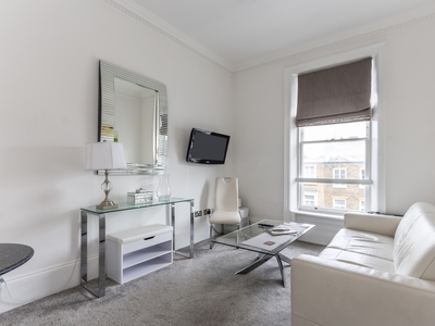 1 bedroom property to let in Airlie Gardens London W8