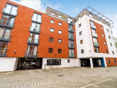 2 Bedroom Flat For Sale In Southampton, Hampshire