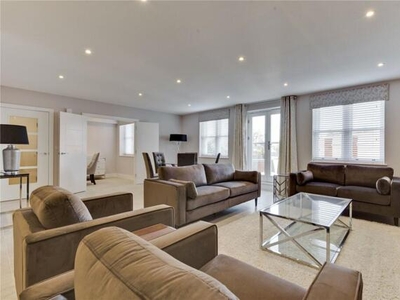 2 Bedroom Penthouse For Rent In East Molesey, Surrey