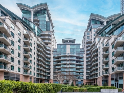 2 bedroom property to let in St George Wharf London SW8