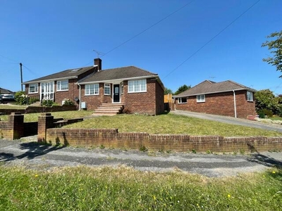 2 Bedroom Semi-detached Bungalow For Rent In West End, Southampton