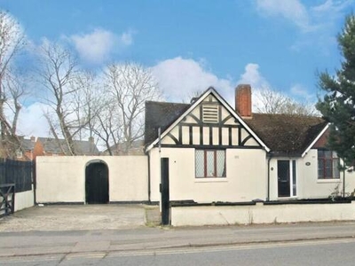 3 Bedroom Bungalow For Sale In Bletchley, Buckinghamshire