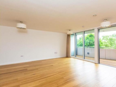 3 Bedroom Flat For Sale In Chiswick, London