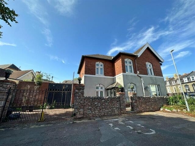 3 Bedroom Link Detached House For Sale In Torquay
