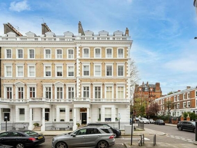 3 Bedroom Maisonette For Rent In South Kensington, London