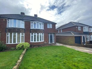 3 Bedroom Semi-detached House For Rent In Brecks