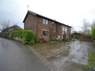 3 Bedroom Semi-detached House For Rent In Leyland, Lancashire