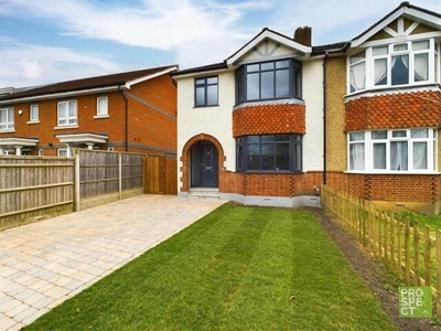 3 Bedroom Semi-detached House For Rent In Maidenhead, Berkshire