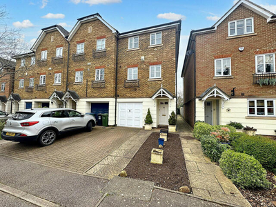 3 Bedroom Town House For Sale In Watford