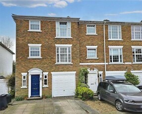 4 Bedroom End Of Terrace House For Sale In Midhurst, West Sussex