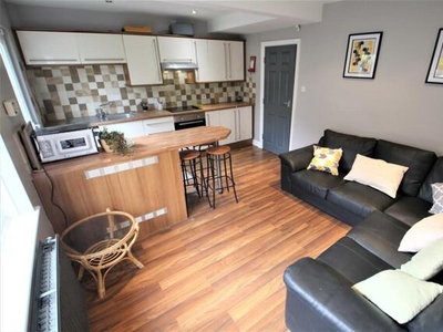 4 Bedroom Semi-detached House For Rent In Headingley, Leeds