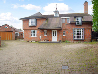 5 Bedroom Detached House For Sale In St. Albans