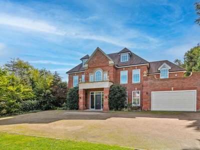 Luxury Detached House for sale in Oxshott, England