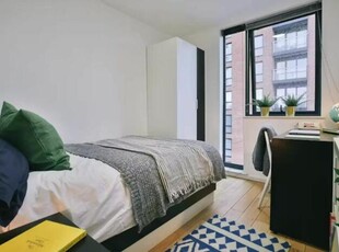 1 Bedroom Flat For Rent In Myrtle Street, Liverpool