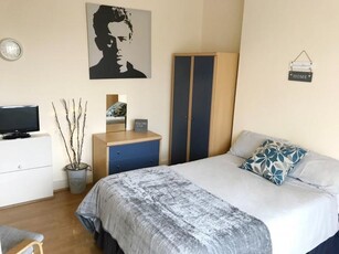 1 Bedroom Shared Living/roommate London London