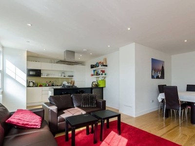 1 room luxury Flat for sale in Broughton Road, Sands End, SW6, London, England