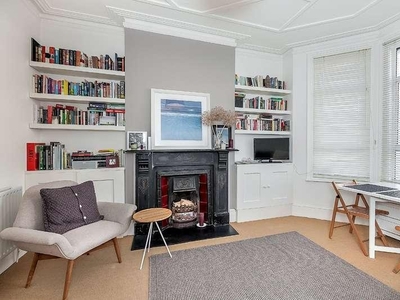 2 bed flat to rent in Bathurst Gardens,
NW10, London