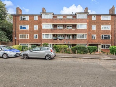 2 Bedroom Apartment For Sale In Woodford Green, Essex