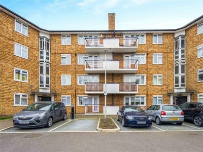 2 Bedroom Flat For Sale In Chigwell Road, London