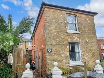 2 Bedroom House Ryde Isle Of Wight