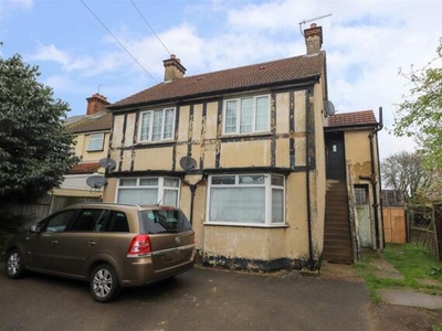2 Bedroom Maisonette For Sale In North Hayes