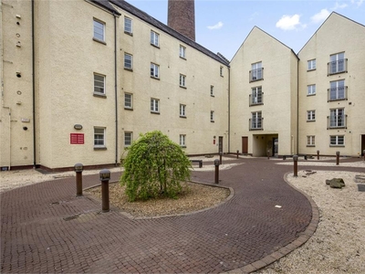3 bed top floor flat for sale in Dalry